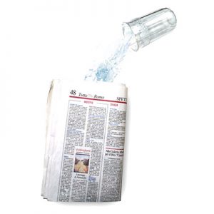 AGUA EN EL PERIÓDICO